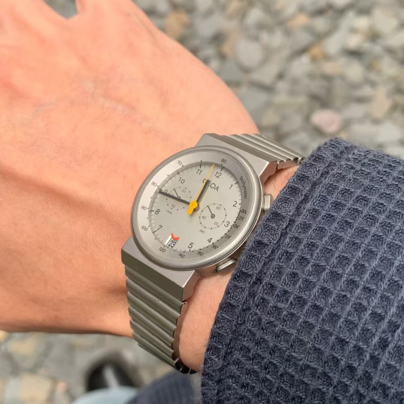 CILOA relógio redondo prateado - Luxury Watch Trends 2025 avaliação e preço